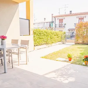 tra-le-vigne-di-peschiera-italian-homing.hotelinveneto.com/